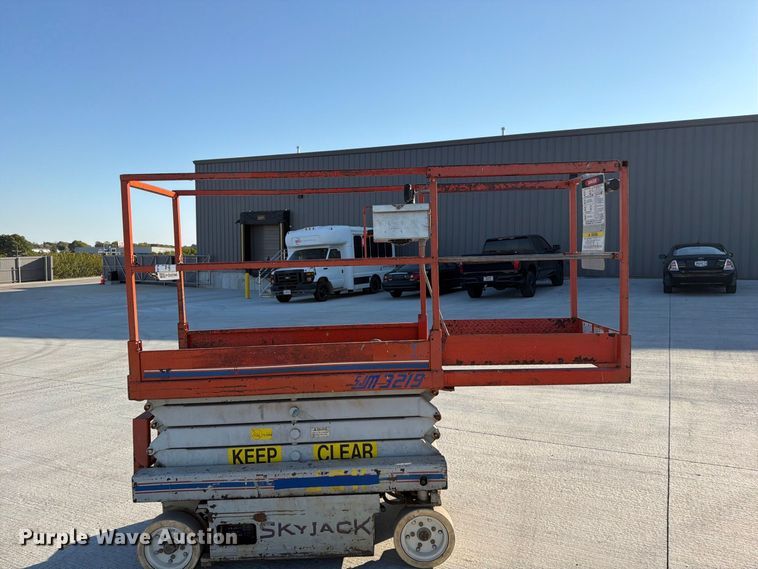 image for item FG0786 1997 Skyjack SJM 3219 scissor lift