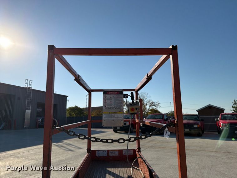 image for item FG0786 1997 Skyjack SJM 3219 scissor lift