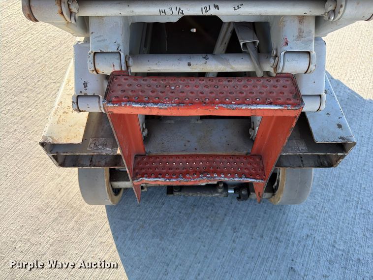 image for item FG0786 1997 Skyjack SJM 3219 scissor lift
