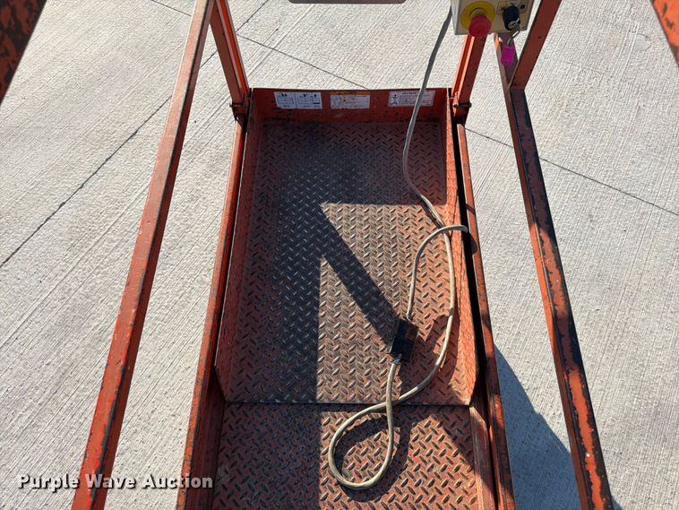 image for item FG0786 1997 Skyjack SJM 3219 scissor lift