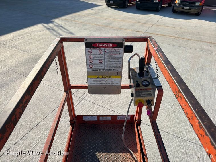 image for item FG0786 1997 Skyjack SJM 3219 scissor lift