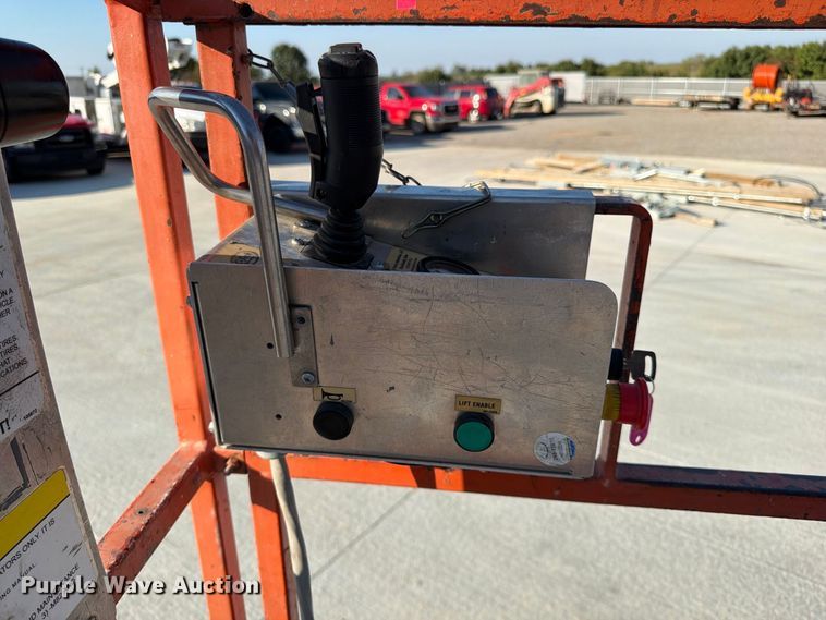 image for item FG0786 1997 Skyjack SJM 3219 scissor lift