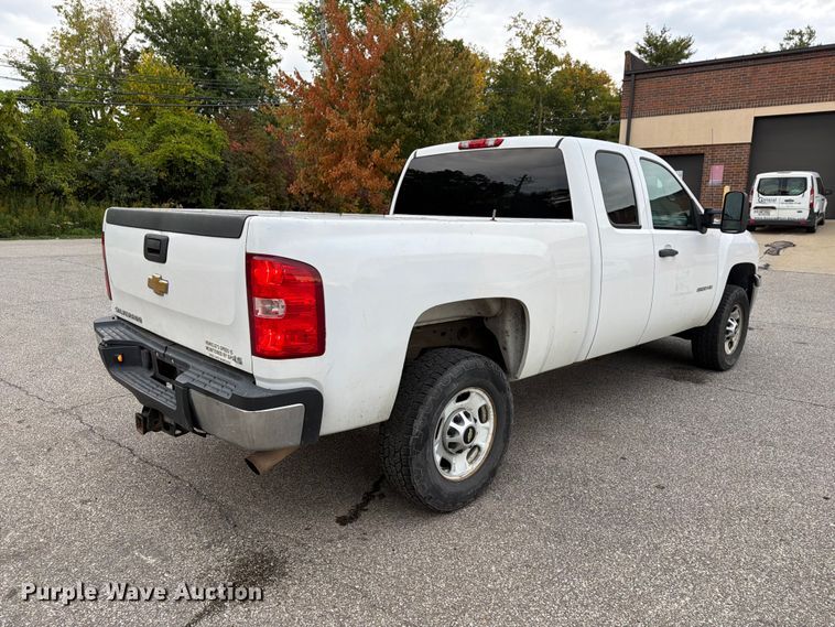 image for item FG3032 2013 Chevrolet Silverado 2500HD Ext. Cab pickup truck