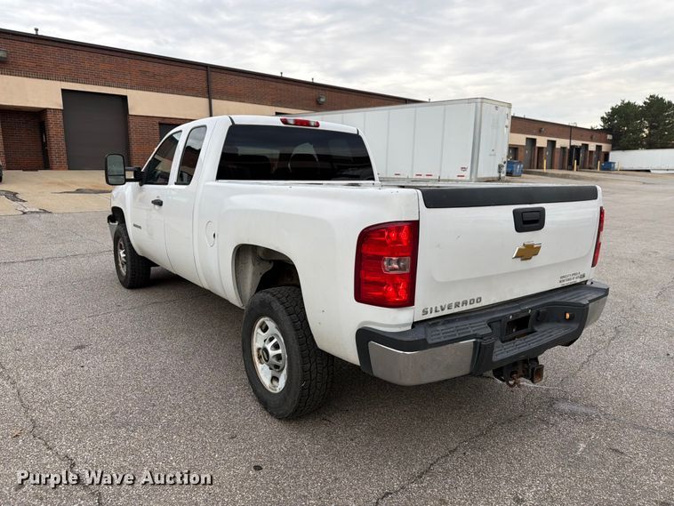 image for item FG3032 2013 Chevrolet Silverado 2500HD Ext. Cab pickup truck