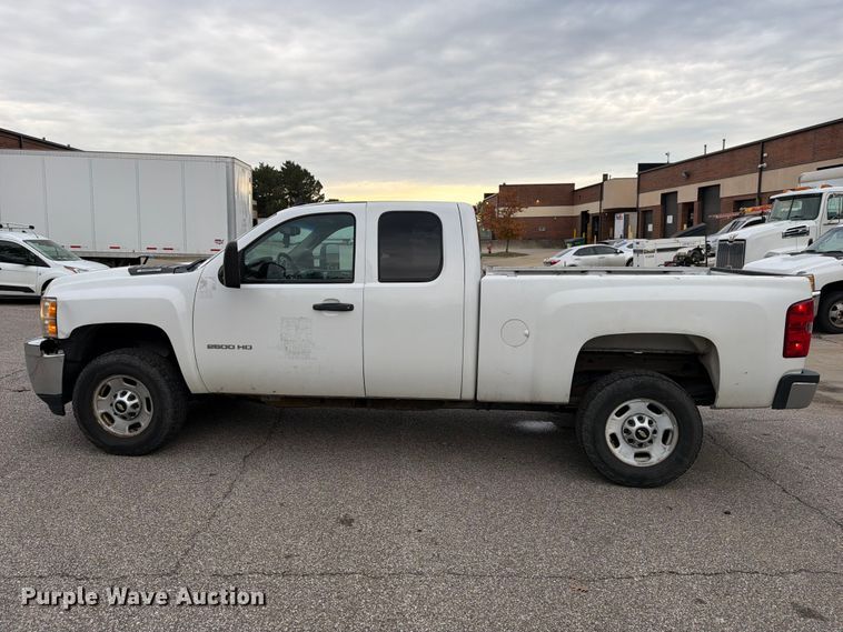 image for item FG3032 2013 Chevrolet Silverado 2500HD Ext. Cab pickup truck