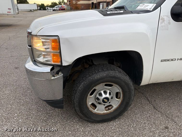 image for item FG3032 2013 Chevrolet Silverado 2500HD Ext. Cab pickup truck