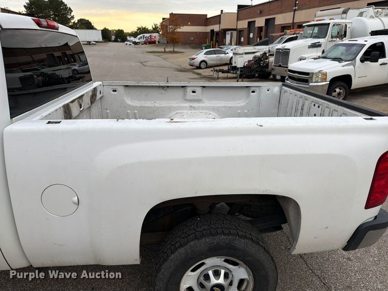 image for item FG3032 2013 Chevrolet Silverado 2500HD Ext. Cab pickup truck