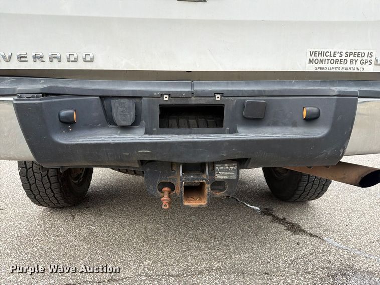 image for item FG3032 2013 Chevrolet Silverado 2500HD Ext. Cab pickup truck