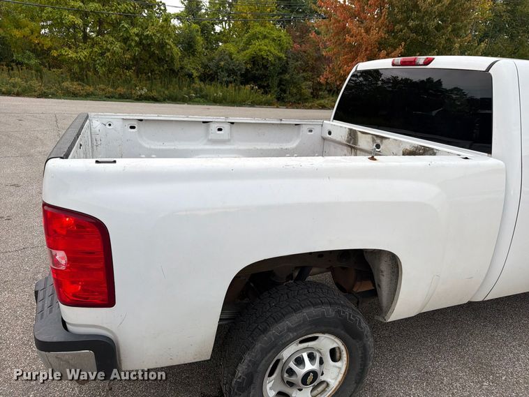 image for item FG3032 2013 Chevrolet Silverado 2500HD Ext. Cab pickup truck