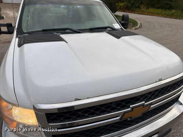 image for item FG3032 2013 Chevrolet Silverado 2500HD Ext. Cab pickup truck