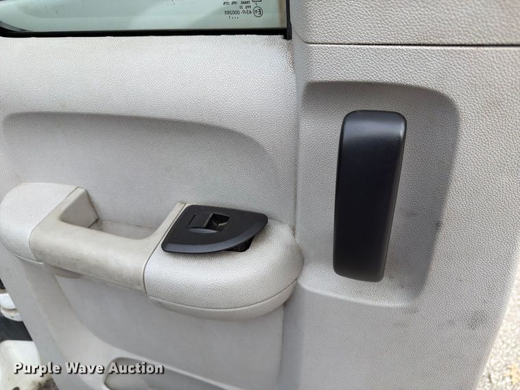 image for item FG3032 2013 Chevrolet Silverado 2500HD Ext. Cab pickup truck