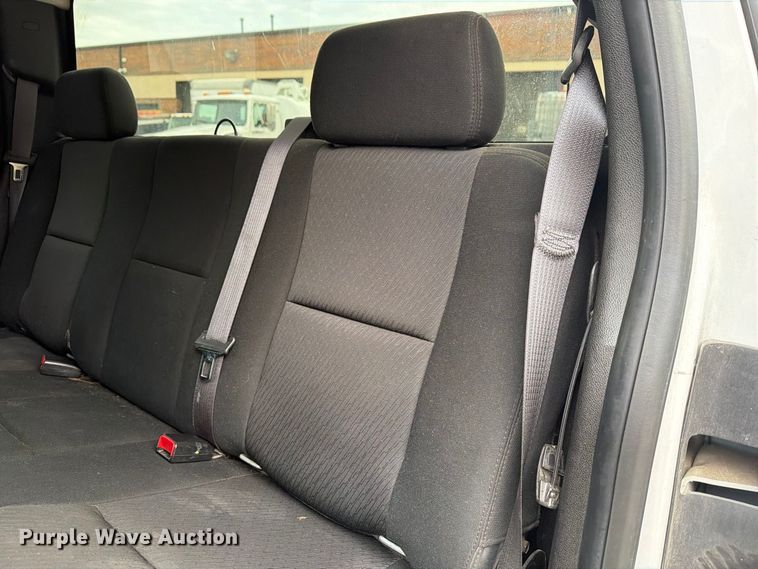 image for item FG3032 2013 Chevrolet Silverado 2500HD Ext. Cab pickup truck