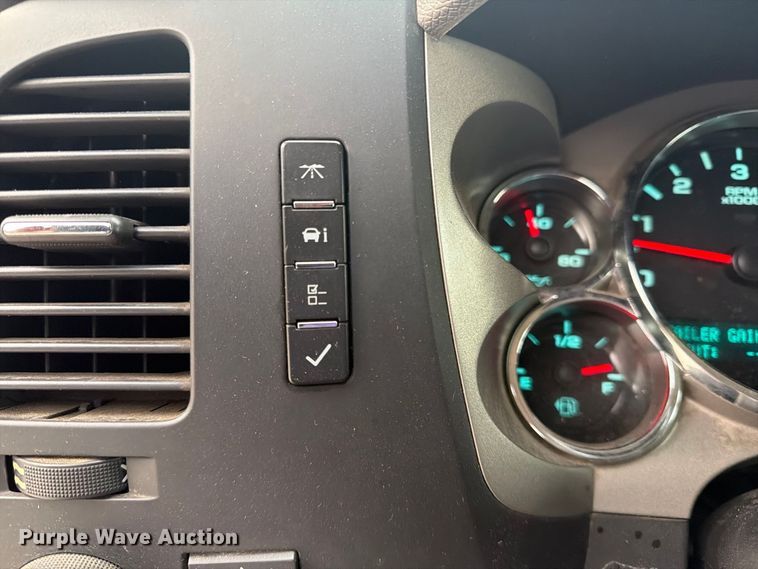 image for item FG3032 2013 Chevrolet Silverado 2500HD Ext. Cab pickup truck