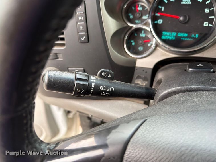 image for item FG3032 2013 Chevrolet Silverado 2500HD Ext. Cab pickup truck