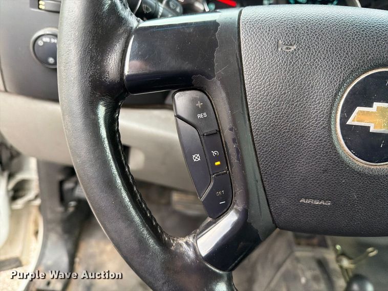 image for item FG3032 2013 Chevrolet Silverado 2500HD Ext. Cab pickup truck