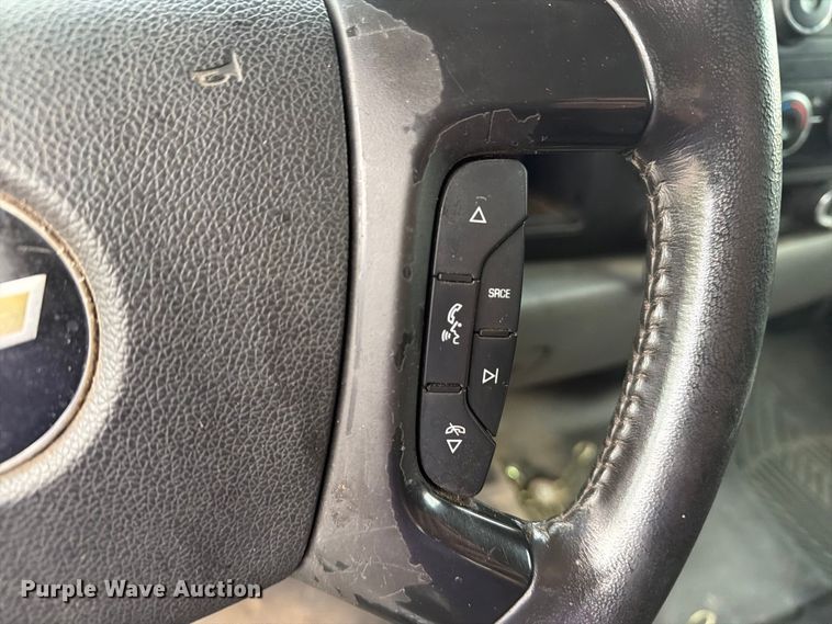 image for item FG3032 2013 Chevrolet Silverado 2500HD Ext. Cab pickup truck