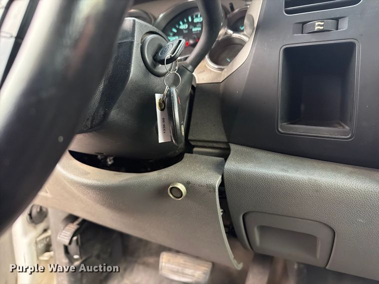 image for item FG3032 2013 Chevrolet Silverado 2500HD Ext. Cab pickup truck