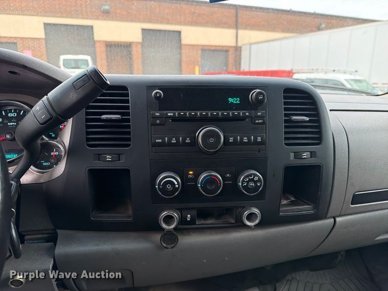 image for item FG3032 2013 Chevrolet Silverado 2500HD Ext. Cab pickup truck