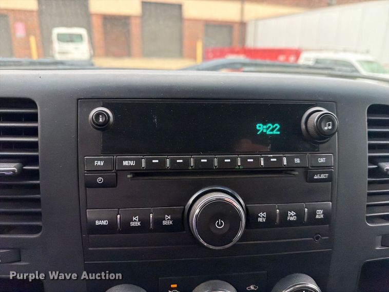 image for item FG3032 2013 Chevrolet Silverado 2500HD Ext. Cab pickup truck
