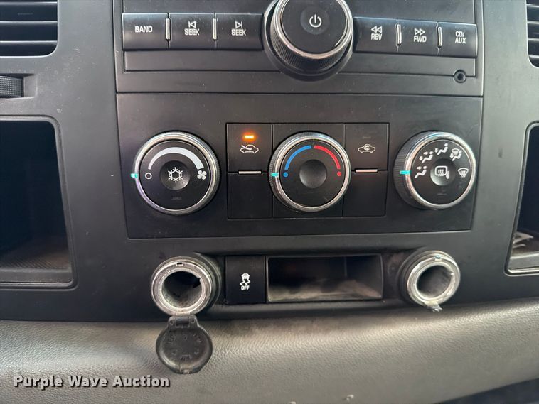 image for item FG3032 2013 Chevrolet Silverado 2500HD Ext. Cab pickup truck