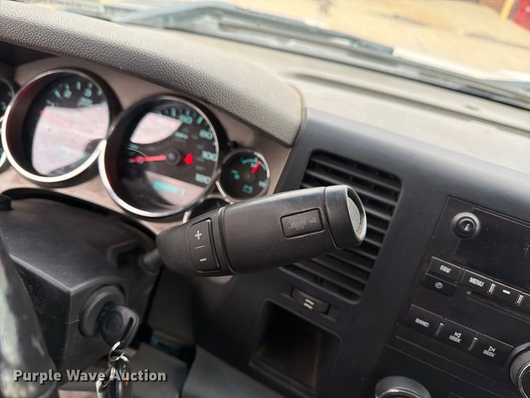 image for item FG3032 2013 Chevrolet Silverado 2500HD Ext. Cab pickup truck