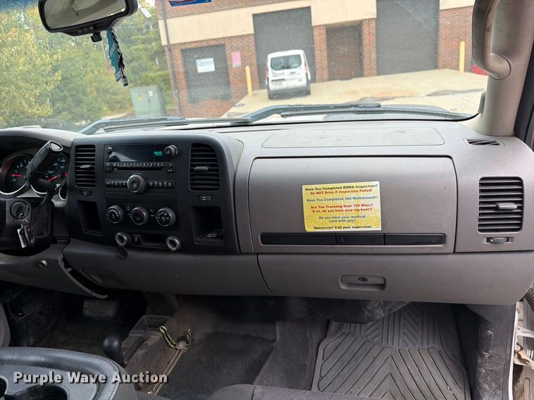 image for item FG3032 2013 Chevrolet Silverado 2500HD Ext. Cab pickup truck