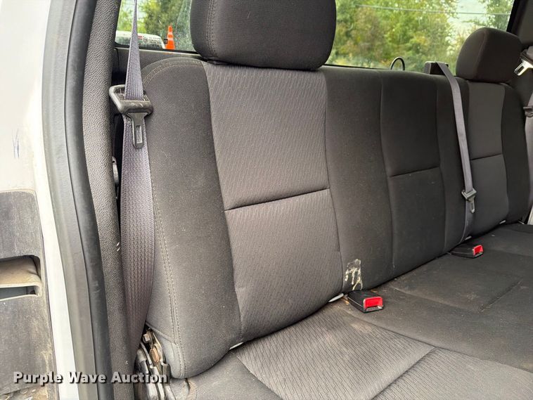 image for item FG3032 2013 Chevrolet Silverado 2500HD Ext. Cab pickup truck