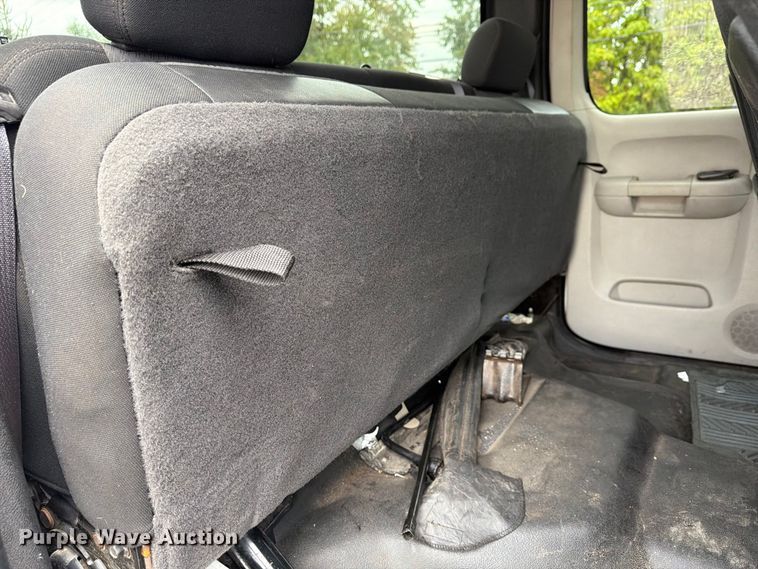 image for item FG3032 2013 Chevrolet Silverado 2500HD Ext. Cab pickup truck