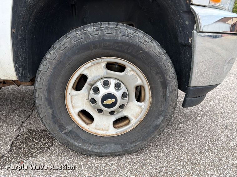 image for item FG3032 2013 Chevrolet Silverado 2500HD Ext. Cab pickup truck