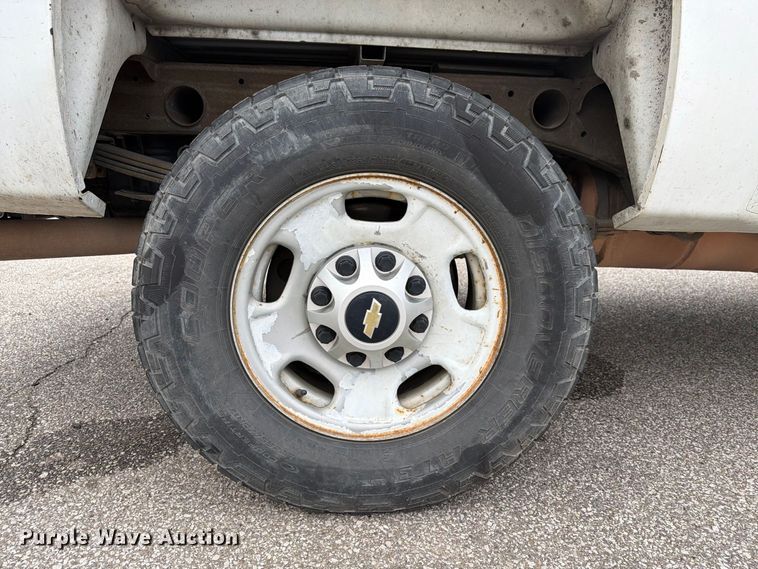image for item FG3032 2013 Chevrolet Silverado 2500HD Ext. Cab pickup truck