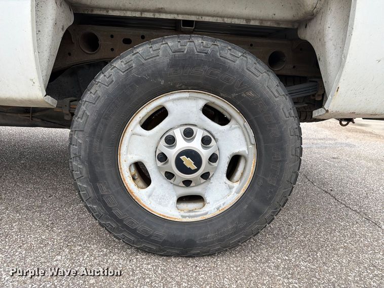 image for item FG3032 2013 Chevrolet Silverado 2500HD Ext. Cab pickup truck