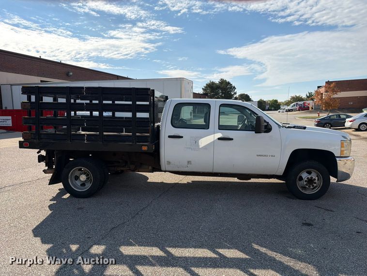 image for item FG3033 2010 Chevrolet Silverado 3500HD Crew Cab flatbed pickup truck