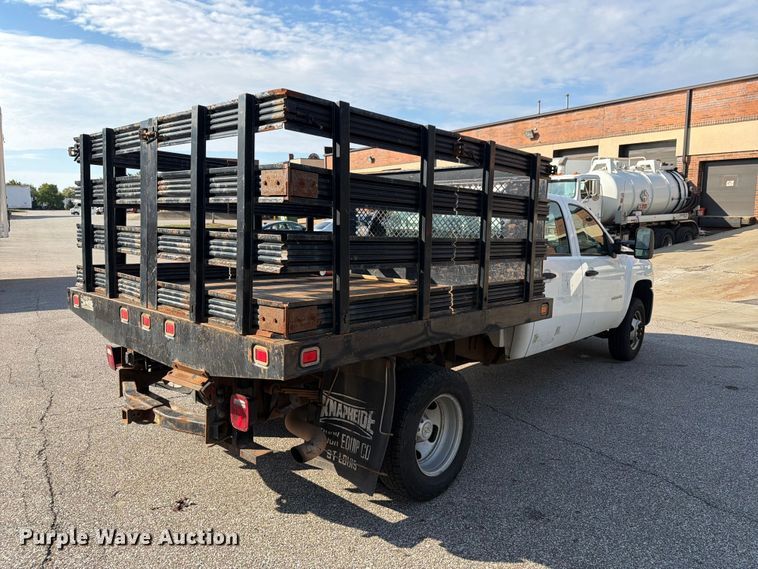 image for item FG3033 2010 Chevrolet Silverado 3500HD Crew Cab flatbed pickup truck