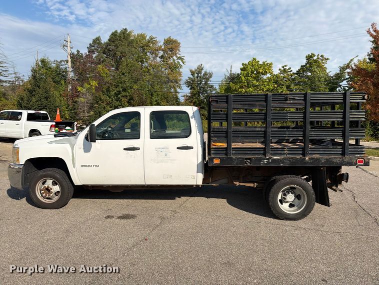 image for item FG3033 2010 Chevrolet Silverado 3500HD Crew Cab flatbed pickup truck
