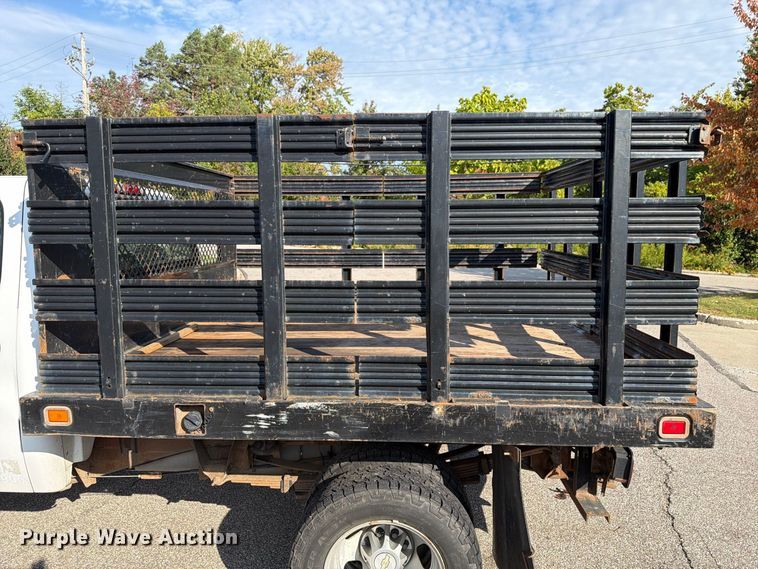image for item FG3033 2010 Chevrolet Silverado 3500HD Crew Cab flatbed pickup truck