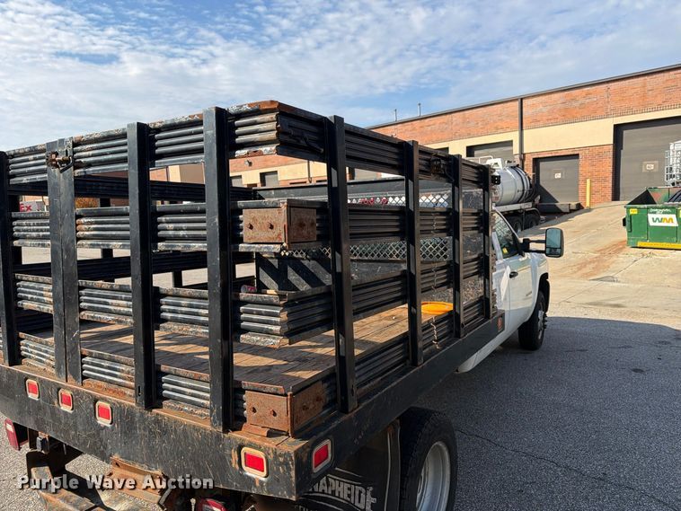 image for item FG3033 2010 Chevrolet Silverado 3500HD Crew Cab flatbed pickup truck