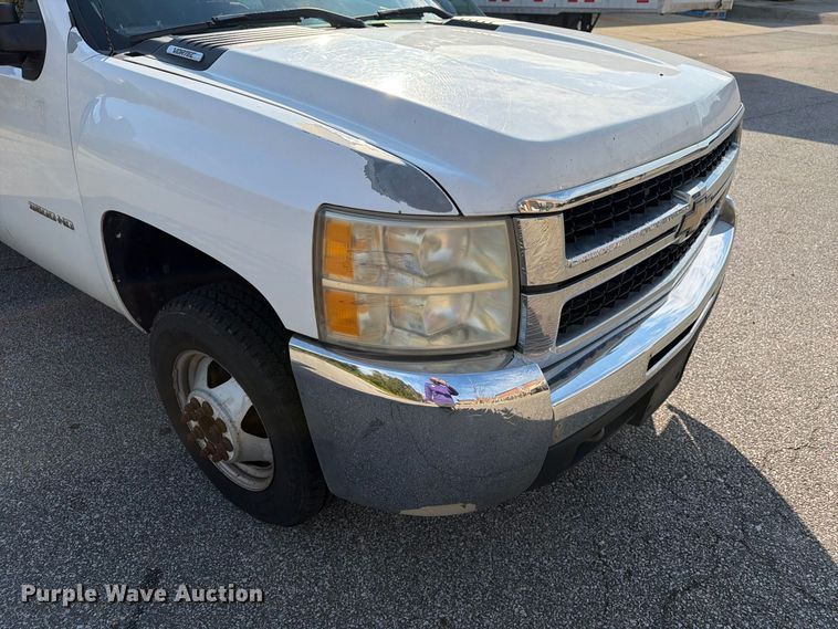 image for item FG3033 2010 Chevrolet Silverado 3500HD Crew Cab flatbed pickup truck
