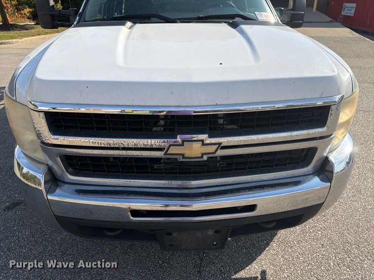 image for item FG3033 2010 Chevrolet Silverado 3500HD Crew Cab flatbed pickup truck
