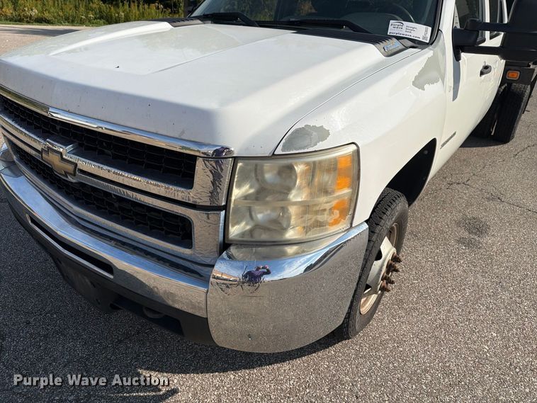 image for item FG3033 2010 Chevrolet Silverado 3500HD Crew Cab flatbed pickup truck