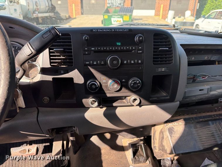 image for item FG3033 2010 Chevrolet Silverado 3500HD Crew Cab flatbed pickup truck