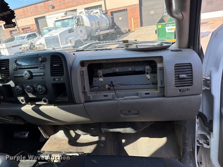 image for item FG3033 2010 Chevrolet Silverado 3500HD Crew Cab flatbed pickup truck