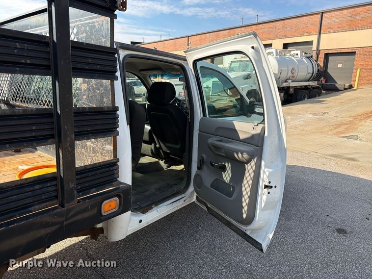 image for item FG3033 2010 Chevrolet Silverado 3500HD Crew Cab flatbed pickup truck