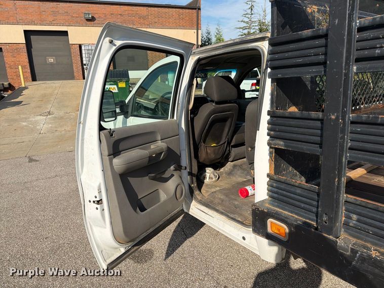 image for item FG3033 2010 Chevrolet Silverado 3500HD Crew Cab flatbed pickup truck