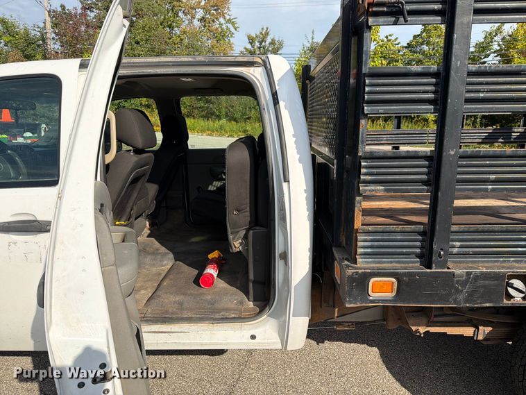 image for item FG3033 2010 Chevrolet Silverado 3500HD Crew Cab flatbed pickup truck