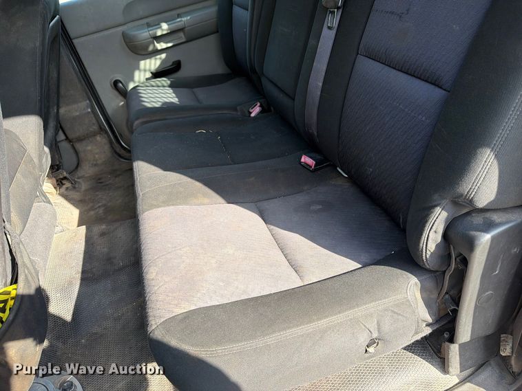 image for item FG3033 2010 Chevrolet Silverado 3500HD Crew Cab flatbed pickup truck