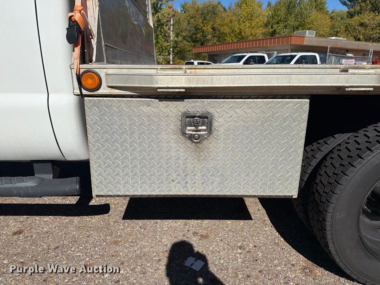image for item FG3043 2016 Ford F550 Ext. Cab flatbed truck