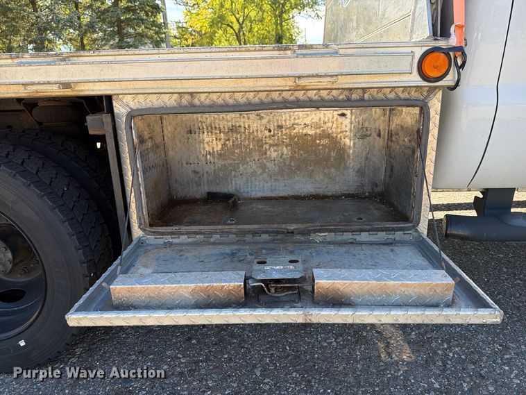 image for item FG3043 2016 Ford F550 Ext. Cab flatbed truck
