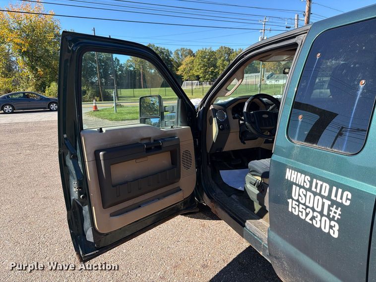 image for item FG3044 2011 Ford F250 Super Duty Ext. Cab pickup truck
