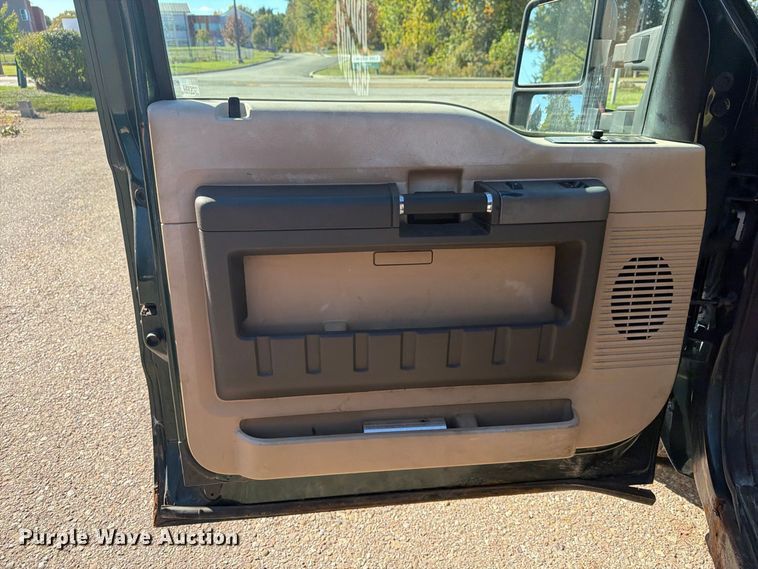 image for item FG3044 2011 Ford F250 Super Duty Ext. Cab pickup truck