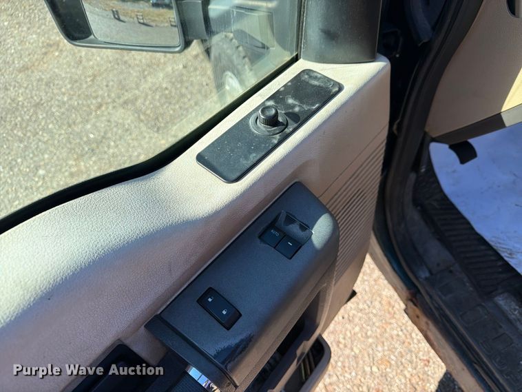 image for item FG3044 2011 Ford F250 Super Duty Ext. Cab pickup truck